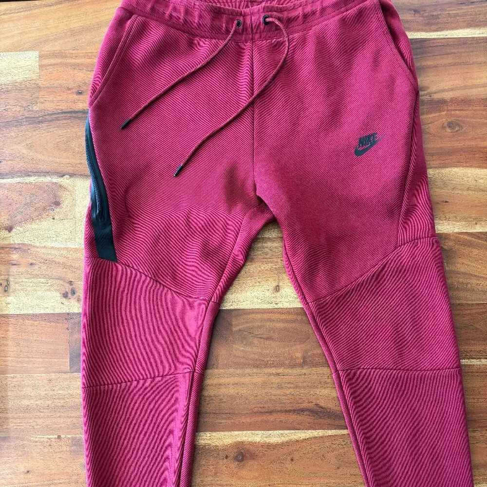 Nike Sportswear Tech Fleece Joggers - Team Red/Black - Men's Medium